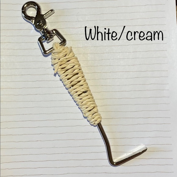 Horse Hoofpicks w/ Clip - Picture 4 of 15